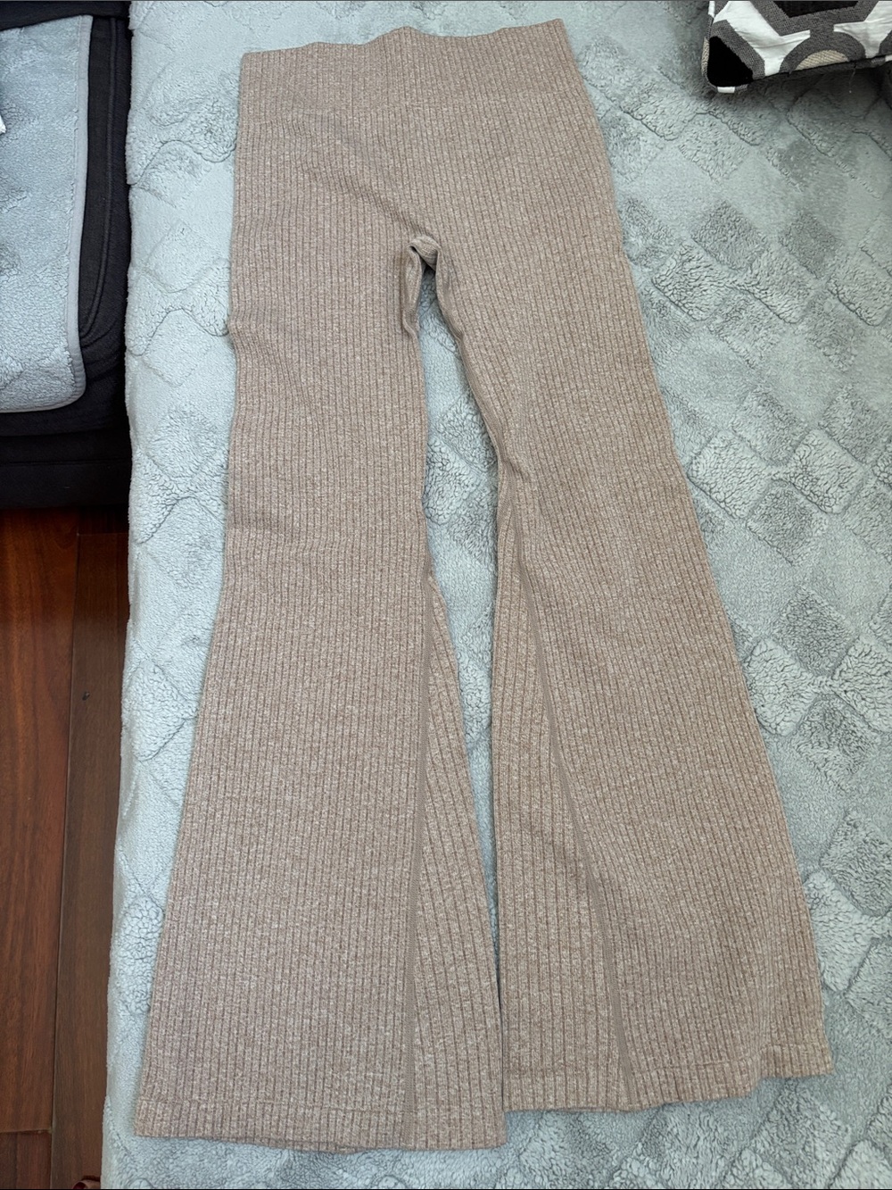 Kids Ribbed Flare Leggings in Beige